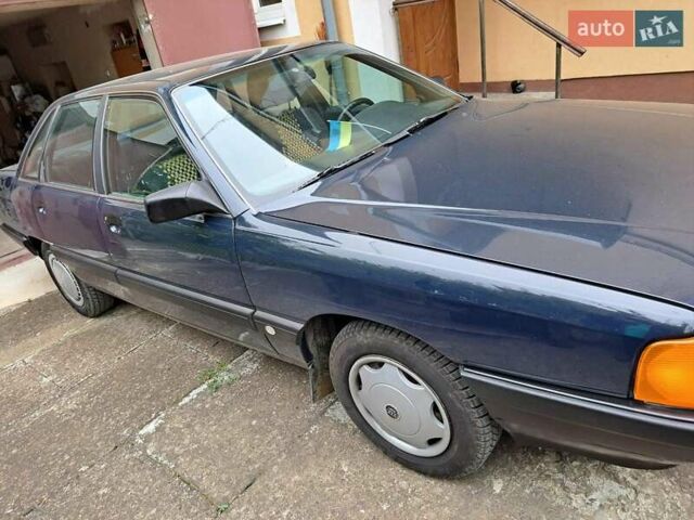Синий Ауди 100, объемом двигателя 1.8 л и пробегом 250 тыс. км за 2800 $, фото 3 на Automoto.ua