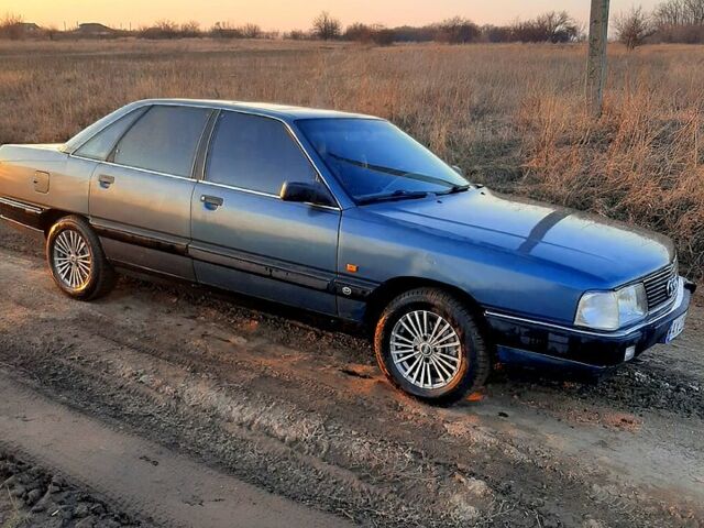 Синий Ауди 100, объемом двигателя 2 л и пробегом 350 тыс. км за 2300 $, фото 1 на Automoto.ua