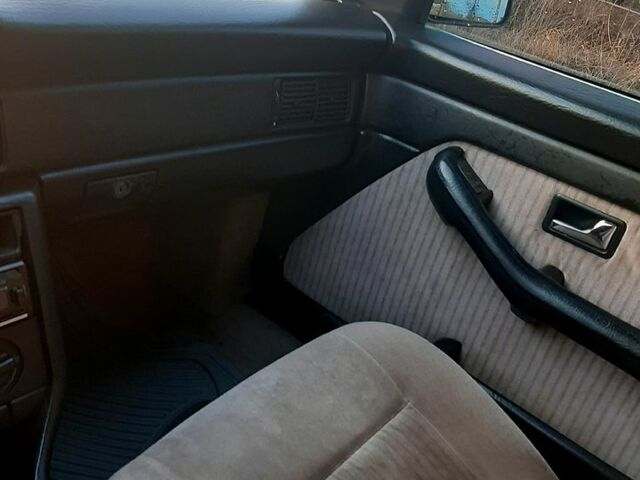 Синий Ауди 100, объемом двигателя 2 л и пробегом 350 тыс. км за 2300 $, фото 6 на Automoto.ua