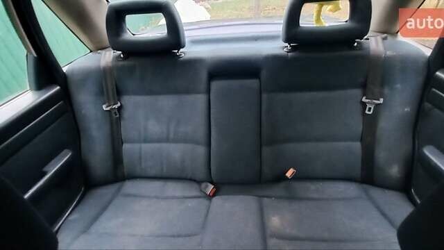 Синий Ауди 100, объемом двигателя 1.8 л и пробегом 300 тыс. км за 1500 $, фото 2 на Automoto.ua