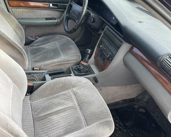 Синий Ауди 100, объемом двигателя 2.8 л и пробегом 500 тыс. км за 2800 $, фото 7 на Automoto.ua