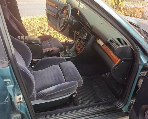 Синий Ауди 100, объемом двигателя 2.8 л и пробегом 400 тыс. км за 3200 $, фото 7 на Automoto.ua