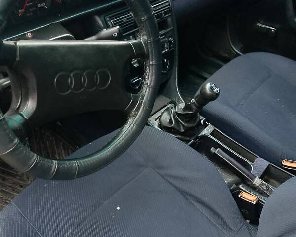 Синий Ауди 100, объемом двигателя 1.98 л и пробегом 382 тыс. км за 1700 $, фото 5 на Automoto.ua