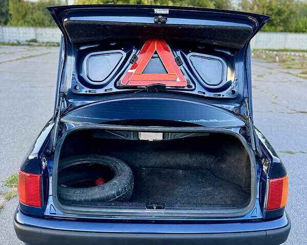 Синий Ауди 100, объемом двигателя 2.6 л и пробегом 356 тыс. км за 3300 $, фото 11 на Automoto.ua