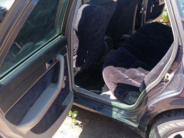 Синий Ауди 100, объемом двигателя 2.6 л и пробегом 400 тыс. км за 2500 $, фото 8 на Automoto.ua