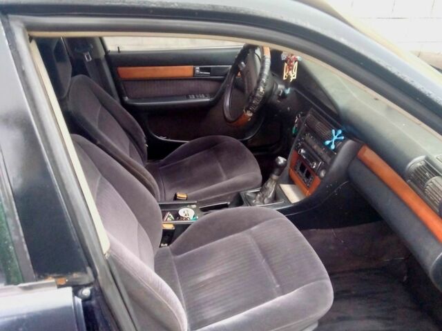 Синій Ауді 100, об'ємом двигуна 2.2 л та пробігом 300 тис. км за 1700 $, фото 3 на Automoto.ua