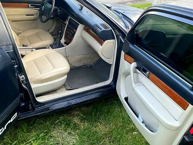 Синий Ауди 100, объемом двигателя 2.8 л и пробегом 0 тыс. км за 2500 $, фото 2 на Automoto.ua