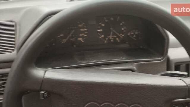 Зеленый Ауди 100, объемом двигателя 1.8 л и пробегом 385 тыс. км за 850 $, фото 4 на Automoto.ua