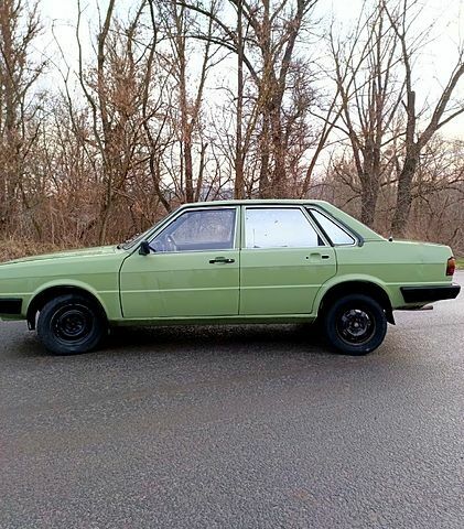 Зеленый Ауди 100, объемом двигателя 1.8 л и пробегом 100 тыс. км за 650 $, фото 2 на Automoto.ua