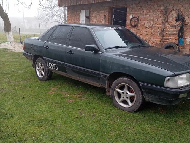 Зеленый Ауди 100, объемом двигателя 8 л и пробегом 400 тыс. км за 600 $, фото 1 на Automoto.ua