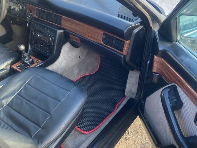 Зеленый Ауди 100, объемом двигателя 2 л и пробегом 256 тыс. км за 1700 $, фото 9 на Automoto.ua