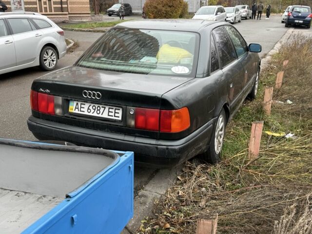 Зеленый Ауди 100, объемом двигателя 2 л и пробегом 415 тыс. км за 2500 $, фото 3 на Automoto.ua