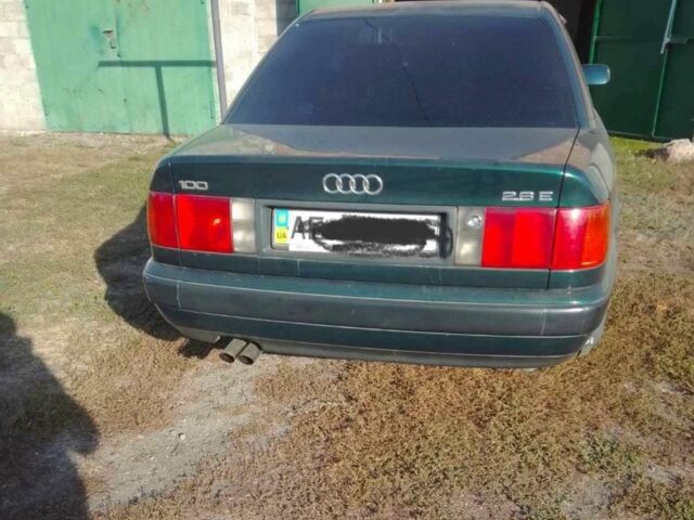 Зеленый Ауди 100, объемом двигателя 2.6 л и пробегом 379 тыс. км за 4100 $, фото 3 на Automoto.ua