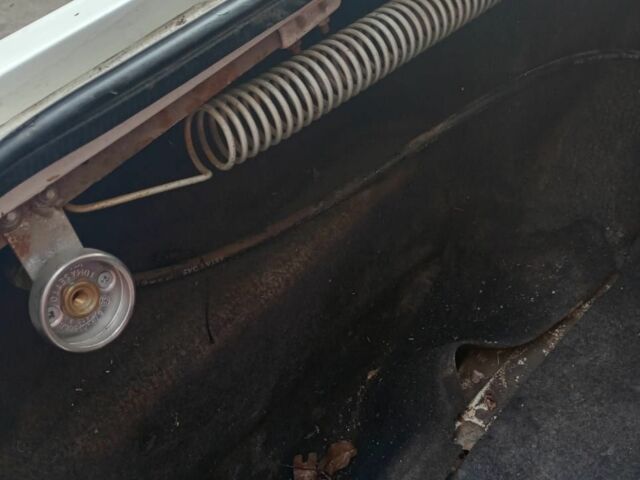 Белый Ауди 200, объемом двигателя 2.2 л и пробегом 1000 тыс. км за 800 $, фото 7 на Automoto.ua