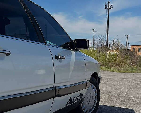 Белый Ауди 200, объемом двигателя 1.8 л и пробегом 300 тыс. км за 1720 $, фото 10 на Automoto.ua