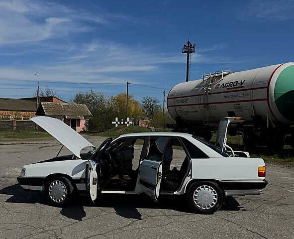 Белый Ауди 200, объемом двигателя 1.8 л и пробегом 300 тыс. км за 1720 $, фото 8 на Automoto.ua