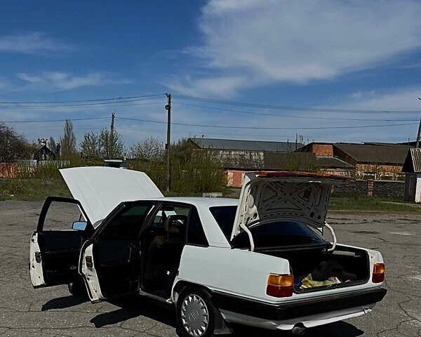 Белый Ауди 200, объемом двигателя 1.8 л и пробегом 300 тыс. км за 1720 $, фото 1 на Automoto.ua