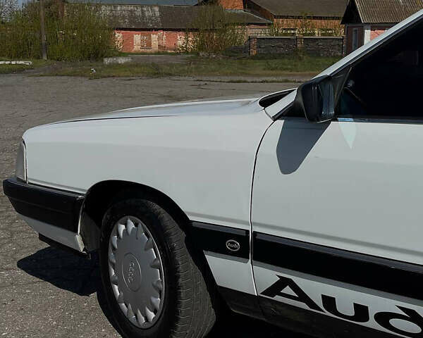 Белый Ауди 200, объемом двигателя 1.8 л и пробегом 300 тыс. км за 1720 $, фото 5 на Automoto.ua