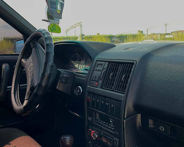 Белый Ауди 200, объемом двигателя 1.8 л и пробегом 300 тыс. км за 1720 $, фото 3 на Automoto.ua