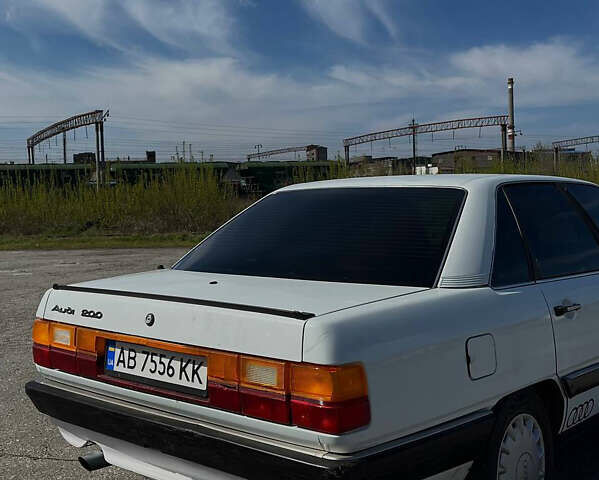 Белый Ауди 200, объемом двигателя 1.8 л и пробегом 300 тыс. км за 1720 $, фото 4 на Automoto.ua