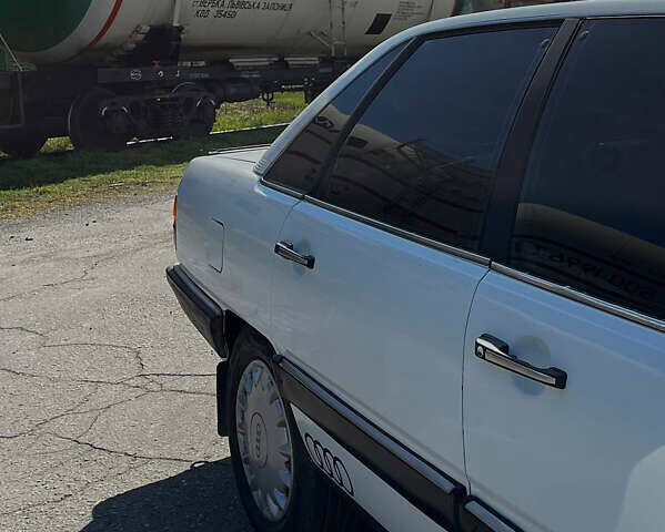 Белый Ауди 200, объемом двигателя 1.8 л и пробегом 300 тыс. км за 1720 $, фото 12 на Automoto.ua