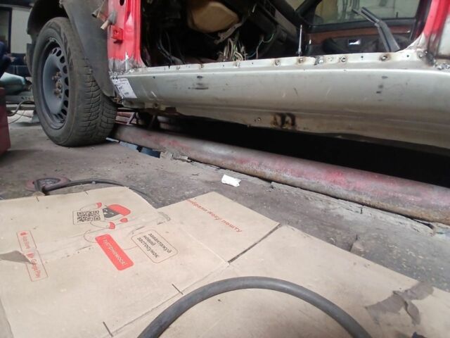 Красный Ауди 200, объемом двигателя 2.2 л и пробегом 300 тыс. км за 3400 $, фото 6 на Automoto.ua