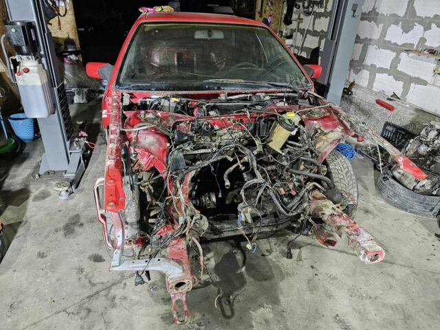 Красный Ауди 200, объемом двигателя 2.2 л и пробегом 300 тыс. км за 4000 $, фото 1 на Automoto.ua