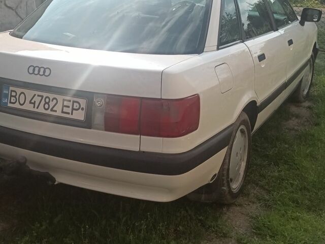 Белый Ауди 80, объемом двигателя 1.8 л и пробегом 300 тыс. км за 1500 $, фото 1 на Automoto.ua