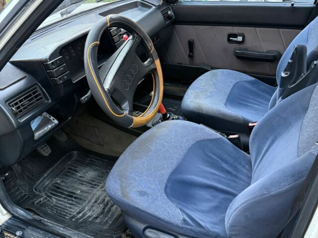 Белый Ауди 80, объемом двигателя 1.6 л и пробегом 220 тыс. км за 1000 $, фото 6 на Automoto.ua