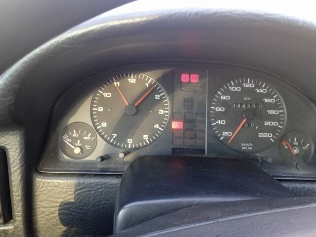 Белый Ауди 80, объемом двигателя 0 л и пробегом 380 тыс. км за 1500 $, фото 4 на Automoto.ua