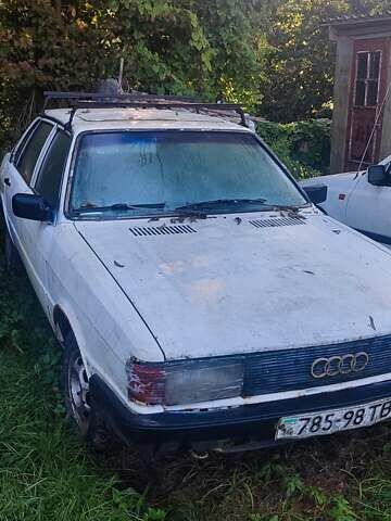 Белый Ауди 80, объемом двигателя 1.6 л и пробегом 259 тыс. км за 600 $, фото 1 на Automoto.ua