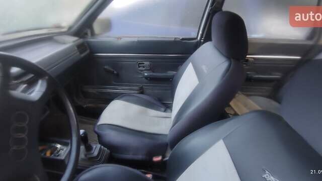 Белый Ауди 80, объемом двигателя 1.6 л и пробегом 259 тыс. км за 600 $, фото 5 на Automoto.ua