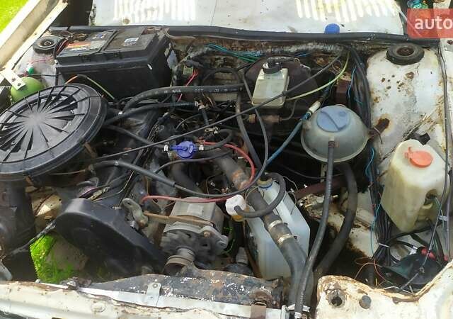 Белый Ауди 80, объемом двигателя 1.8 л и пробегом 259 тыс. км за 800 $, фото 4 на Automoto.ua