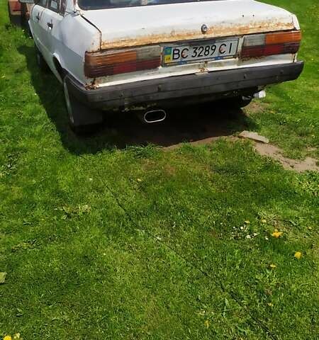 Белый Ауди 80, объемом двигателя 1.8 л и пробегом 259 тыс. км за 800 $, фото 1 на Automoto.ua