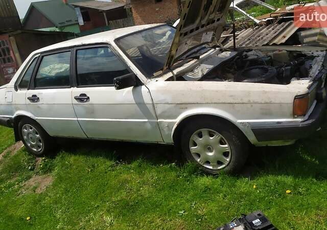 Белый Ауди 80, объемом двигателя 1.8 л и пробегом 259 тыс. км за 800 $, фото 3 на Automoto.ua