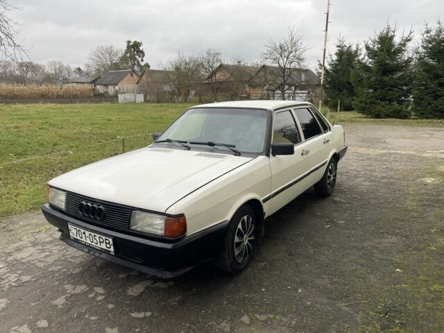 Белый Ауди 80, объемом двигателя 1.6 л и пробегом 350 тыс. км за 899 $, фото 2 на Automoto.ua