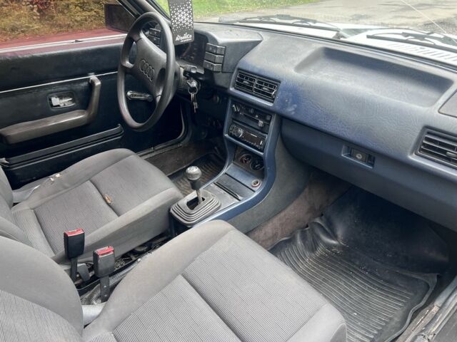 Белый Ауди 80, объемом двигателя 1.6 л и пробегом 360 тыс. км за 700 $, фото 2 на Automoto.ua