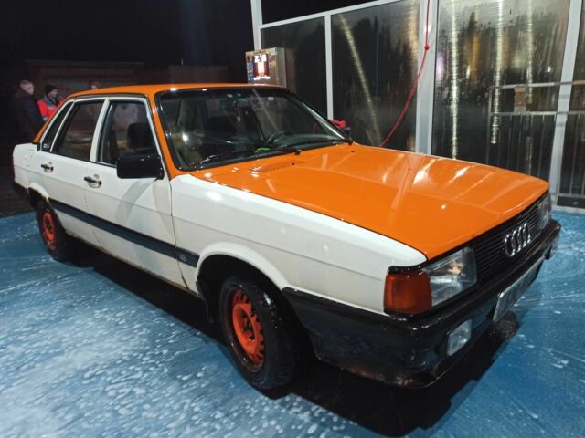 Белый Ауди 80, объемом двигателя 1.8 л и пробегом 320 тыс. км за 850 $, фото 4 на Automoto.ua