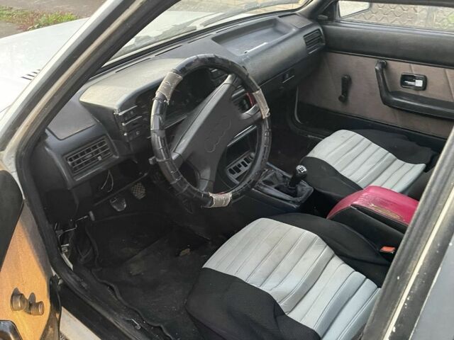 Белый Ауди 80, объемом двигателя 0 л и пробегом 300 тыс. км за 650 $, фото 4 на Automoto.ua