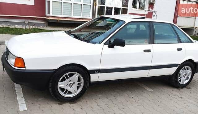 Белый Ауди 80, объемом двигателя 1.78 л и пробегом 180 тыс. км за 3000 $, фото 3 на Automoto.ua