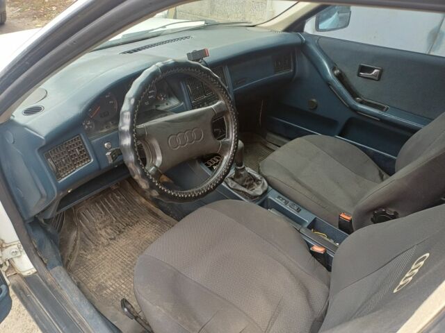 Білий Ауді 80, об'ємом двигуна 1.8 л та пробігом 300 тис. км за 1000 $, фото 6 на Automoto.ua