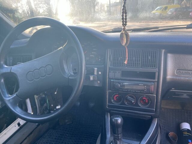 Белый Ауди 80, объемом двигателя 1.8 л и пробегом 325 тыс. км за 1400 $, фото 6 на Automoto.ua