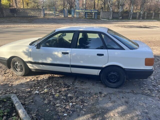 Белый Ауди 80, объемом двигателя 1.8 л и пробегом 325 тыс. км за 1400 $, фото 3 на Automoto.ua