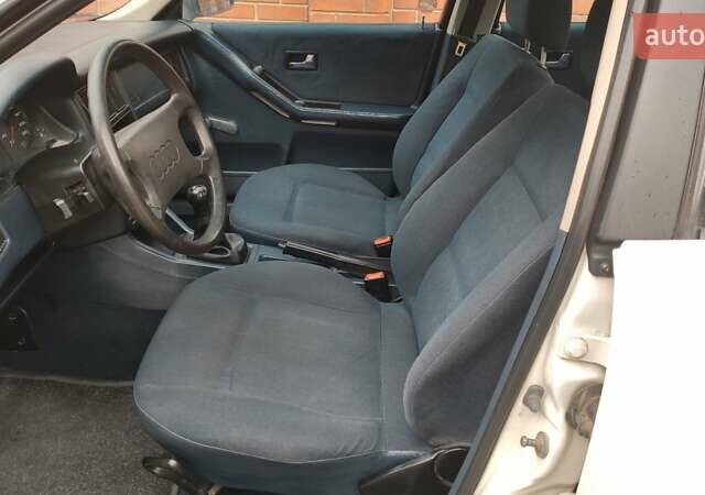 Белый Ауди 80, объемом двигателя 1.78 л и пробегом 180 тыс. км за 3000 $, фото 26 на Automoto.ua