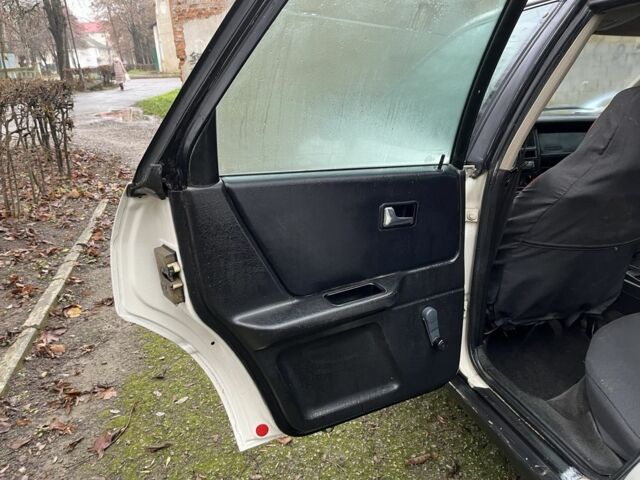 Белый Ауди 80, объемом двигателя 1.6 л и пробегом 300 тыс. км за 1100 $, фото 13 на Automoto.ua