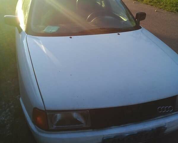 Белый Ауди 80, объемом двигателя 1.8 л и пробегом 150 тыс. км за 1300 $, фото 1 на Automoto.ua