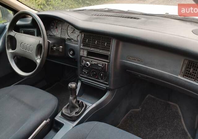 Белый Ауди 80, объемом двигателя 1.78 л и пробегом 180 тыс. км за 3000 $, фото 35 на Automoto.ua