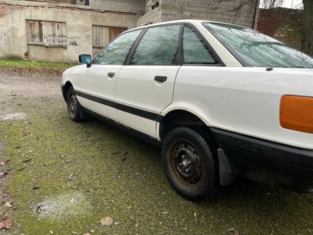 Белый Ауди 80, объемом двигателя 1.6 л и пробегом 300 тыс. км за 1100 $, фото 5 на Automoto.ua