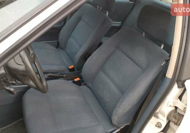 Белый Ауди 80, объемом двигателя 1.78 л и пробегом 180 тыс. км за 3000 $, фото 30 на Automoto.ua