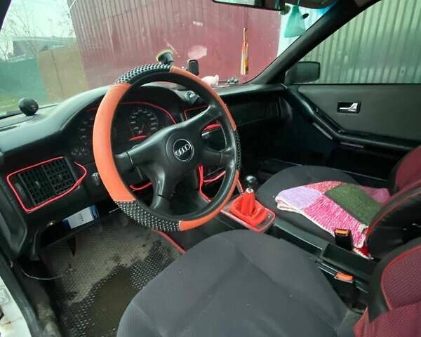 Белый Ауди 80, объемом двигателя 1.78 л и пробегом 330 тыс. км за 1300 $, фото 2 на Automoto.ua